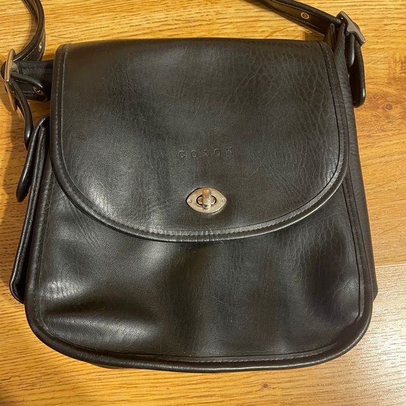 Vintage Coach Flap Front Shoulder Bag Crossbody Black Leather RARE - Picture 2 of 13